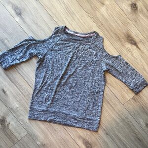 CALVIN KLEIN PERFORMANCE Cold Shoulder Athletic Style 3/4 Sleeve Sweater Shirt